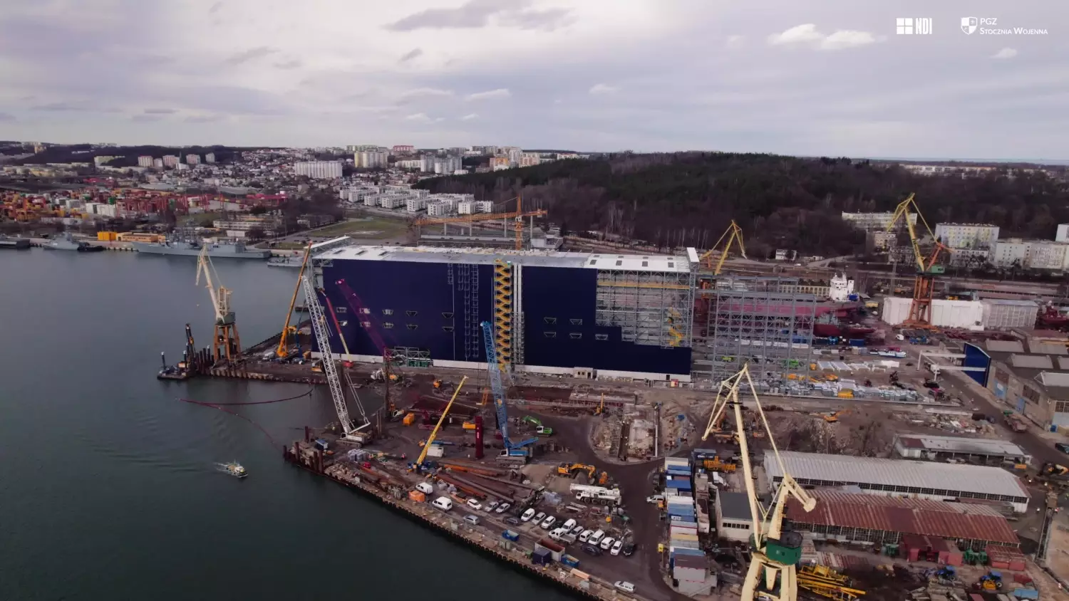 W stoczni wojennej w Gdyni powstaje najwyższa hala w Polsce
