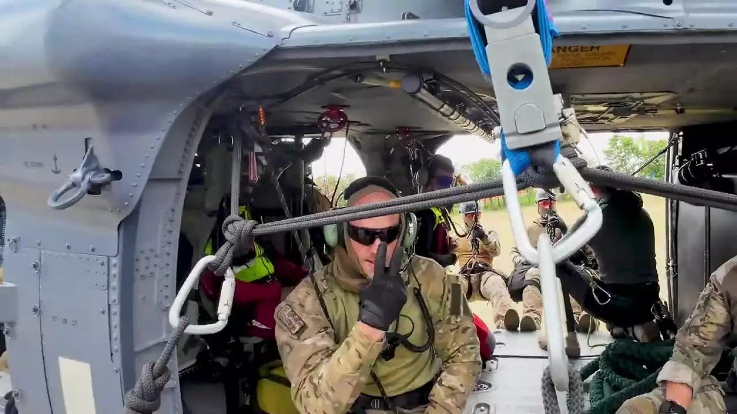 Gdańsk: Policyjne ćwiczenia z użyciem śmigłowca Black Hawk