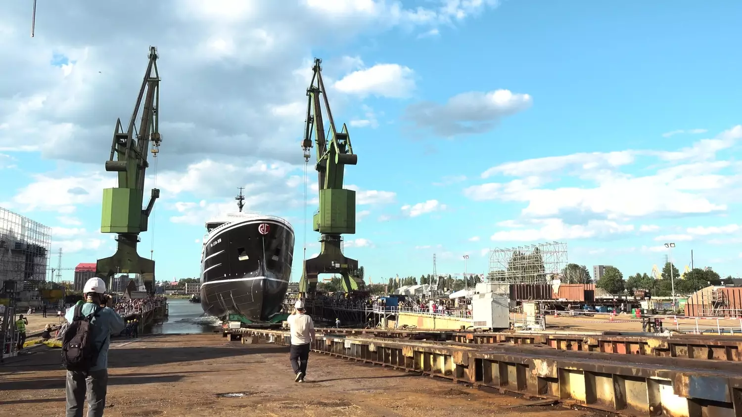 Wodowanie statku rybackiego Heroyhav w Gdańsku