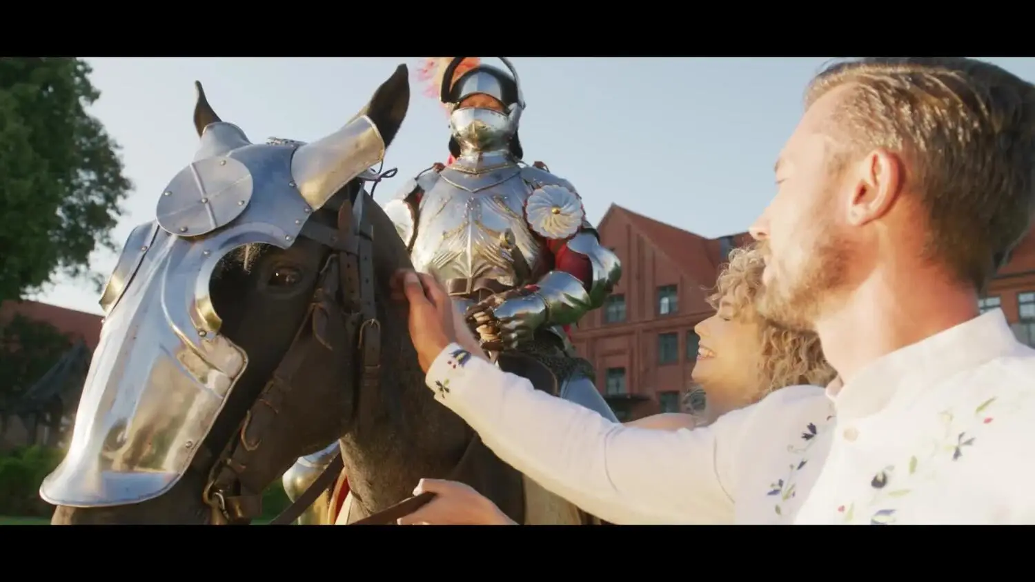 Motława, bursztyn, mola, zamki i pszczoły. Pomorskie w nowym spocie promocyjnym