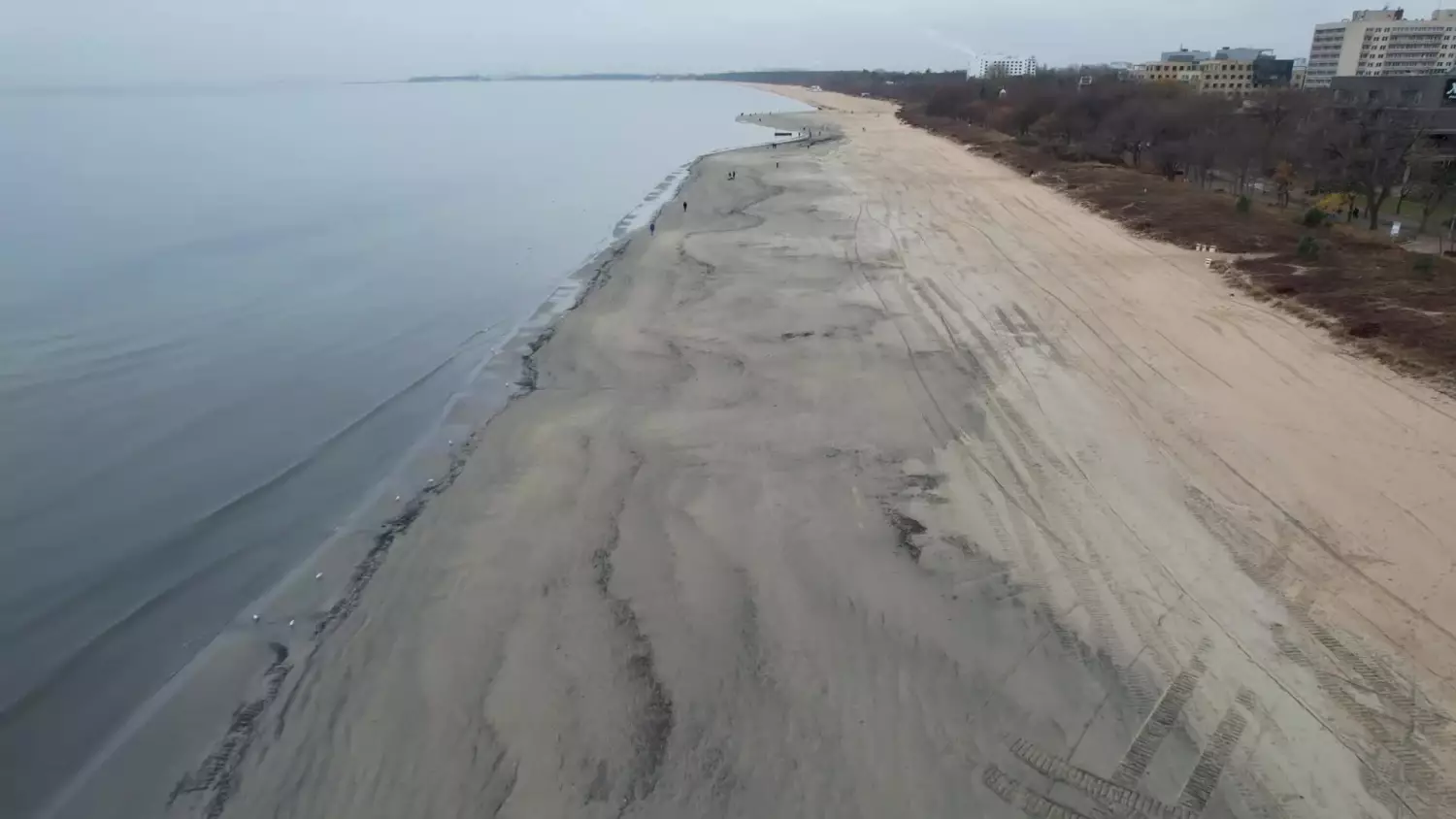 Refulacja plaży w Sopocie. Prace już trwają