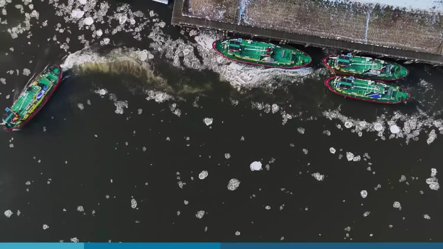 Tak pracują lodołamacze Wód Polskich w Gdańsku