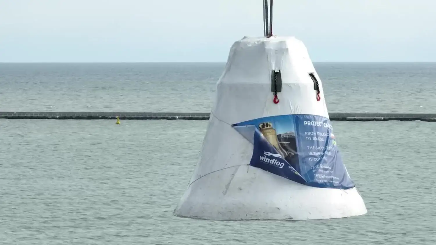 Tak w Baltic Hub w Gdańsku załadowano na statek największy na świecie kołysany dzwon!