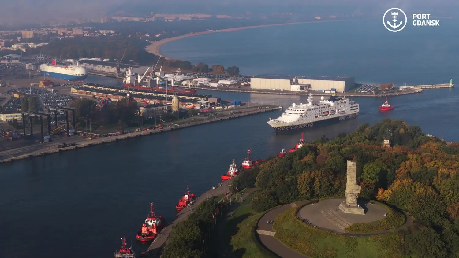 Gdańską stolicą wycieczkowców? Port podsumowuje sezon. Tłumy turystów i pełne nabrzeża!