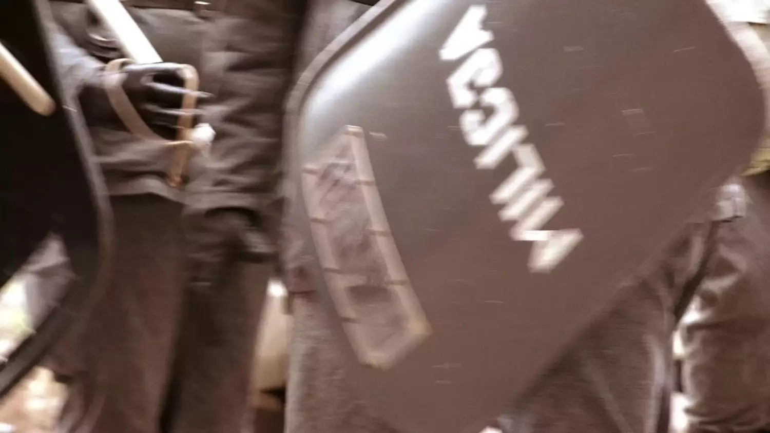 zomo-na-ulicach-inscenizacja-wprowadzenia-stanu-wojennego.mp4