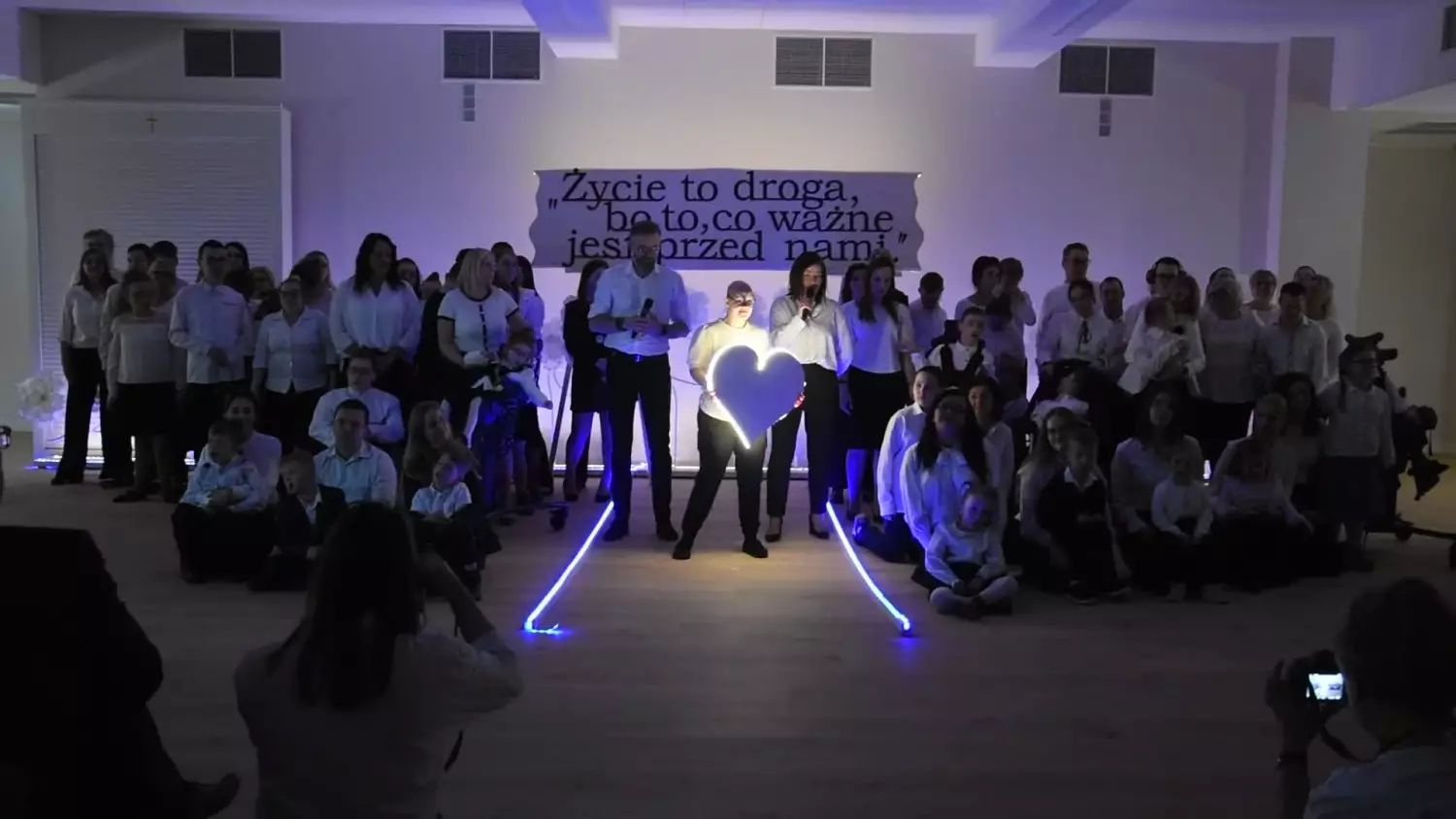 Łzy wzruszenia i nowy dom w Szklanej Fundacji „Uśmiech Dziecka”