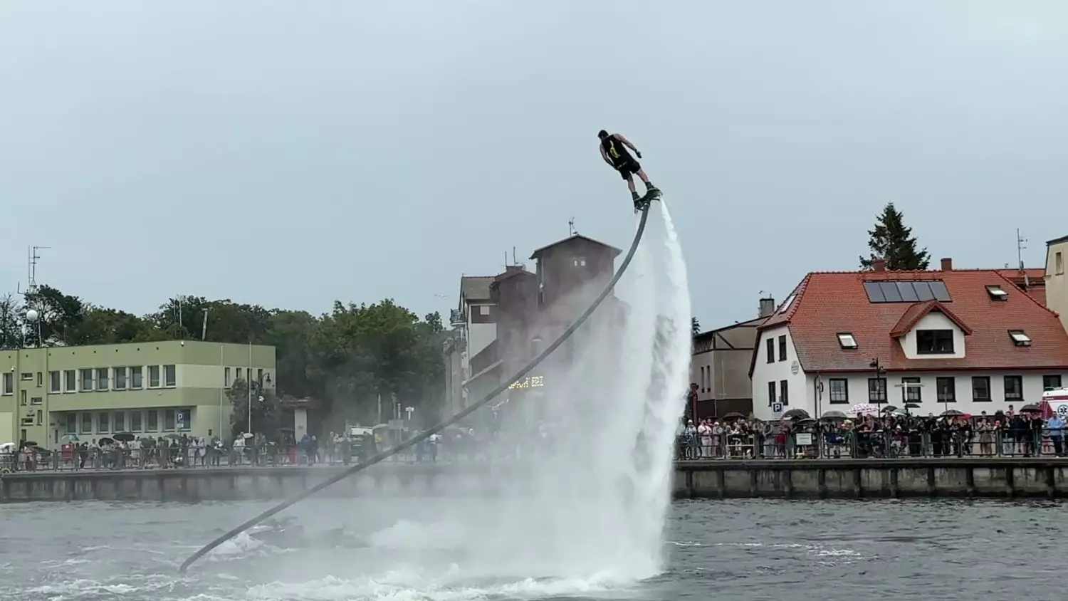 Pokazy i zawody Flybord Robinson Team w usteckim porcie morskim