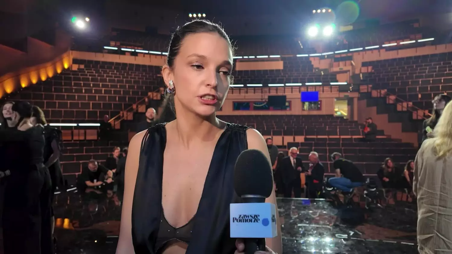 Gala rozdania nagród 51. FPFF w Gdyni. Złote Lwy otrzymał film „Przez Ścianę” Macieja Sobieszczańskiego, w którym zagrała Maria Dębska