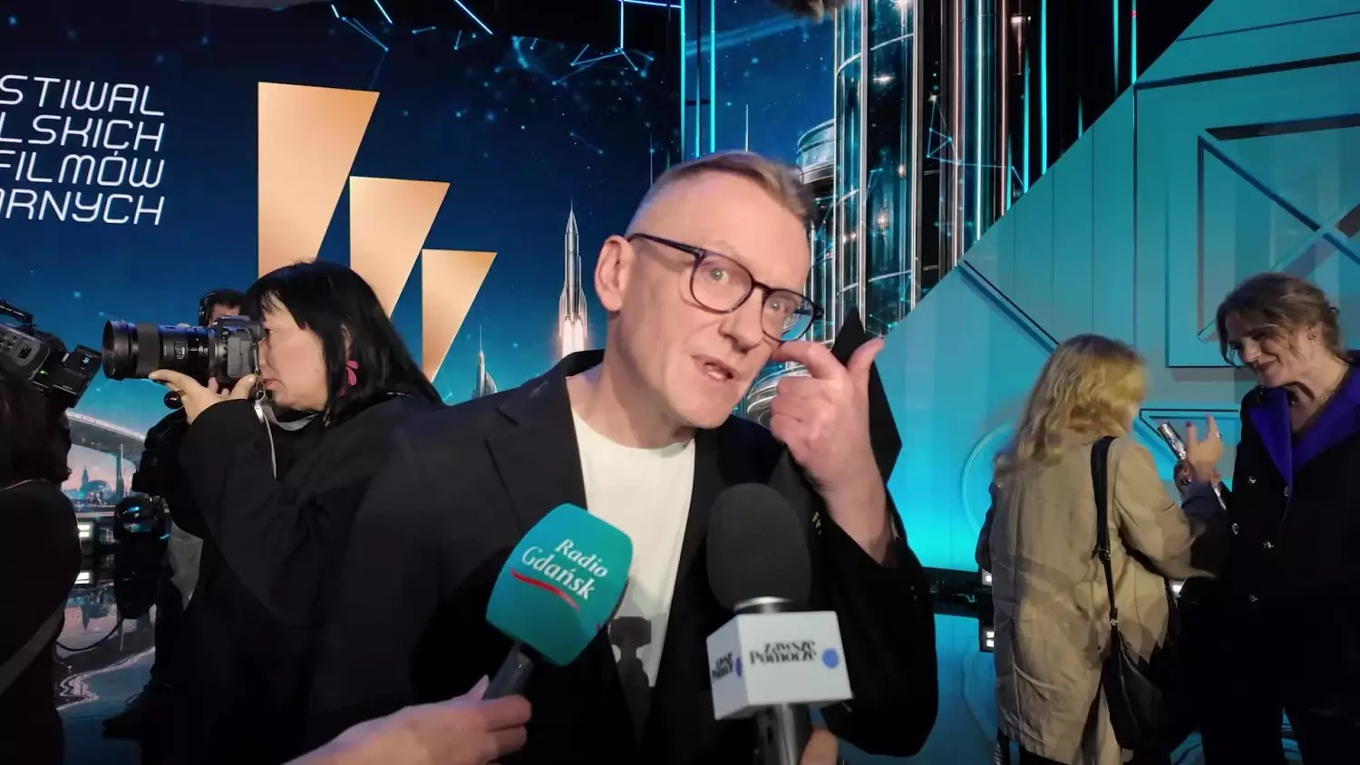 Gala rozdania nagród 51. FPFF w Gdyni. Nagrodę SREBRNE LWY otrzymał film "Powiedz mi, co czujesz" Łukasza Rondudy
